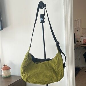 BAGGU medium crescent bag